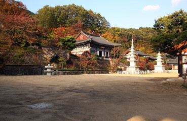 Obraz premium Yongmunsa Buddhist Temple, South Korea