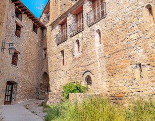 Fototapeta na wymiar Streets of stone in Ainsa in the north of Spain