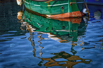 Barche per la piccola pesca tipiche della zona ionica Etnea  - obrazy, fototapety, plakaty
