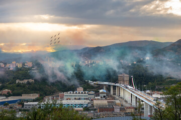 Inaugurazione nuovo ponte San Giorgio a Genova ex ponte Morandi. In volo le frecce tricolori.