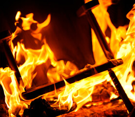 Une chaise qui brûle