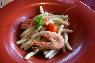 Mediterranean shrimp pasta