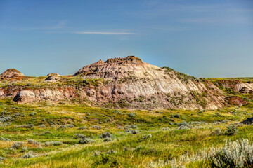 Fototapeta na wymiar Geological formations and landscapes in the Alberta Badlands