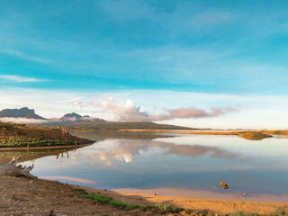 Obraz premium Mae Kham Reservoir with views on a day with beautiful rain clouds during the rainy season.