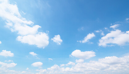 Fototapeta na wymiar 青空に浮かぶ雲