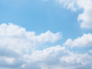 青空に浮かぶ雲