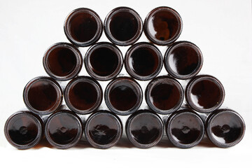 botellas de vidrio por la parte de atras