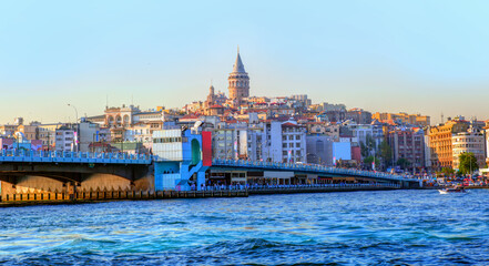 Obraz premium Galata Tower, Galata Bridge, Karakoy district and Golden Horn at morning, istanbul - Turkey