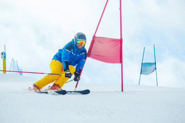 Skier attacks a gate