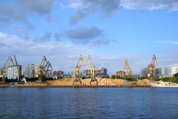 Fototapeta na wymiar Crane operation at the shipbuilding