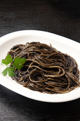 イカスミのスパゲッティ