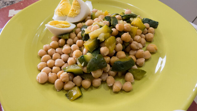 Comida vegetariana de Huevos, Garbanzos y zapallitos