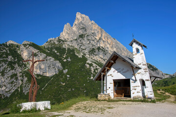 Fototapeta na wymiar przełęcz Falzarego, Dolomity
