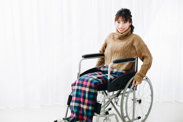Fototapeta na wymiar 車椅子の女性