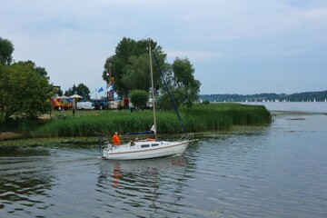 Fototapeta na wymiar Sailboat sailing on the vistula river in poland 