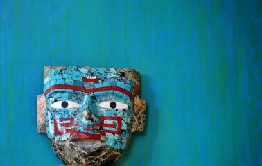 Masque mexicain ramené comme souvenir de voyage 