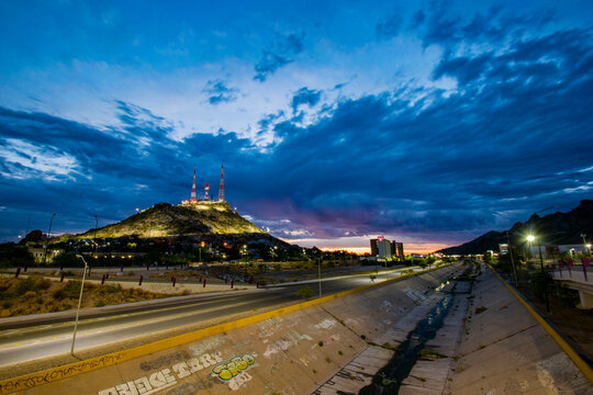 cerro de la camprana y puente vado del rio hermosillo sonora amanecer 