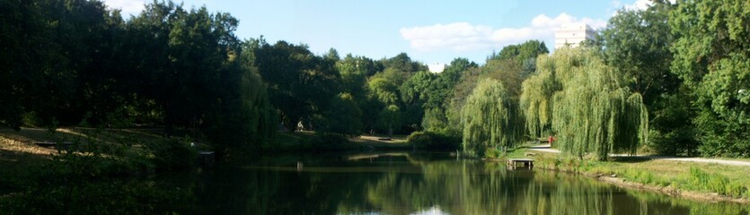 Fototapeta na wymiar Saint-Herblain - Parc du Val de Chézine - Bassin de la Chézine
