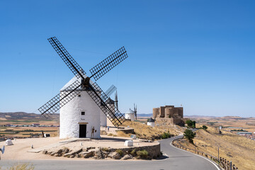 Molinos de Consuegra y Castillo