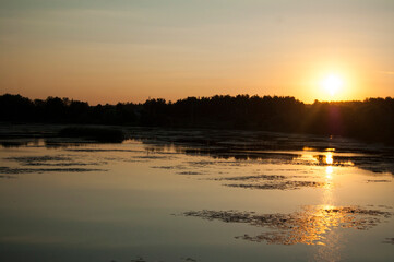 Obraz premium sunset over the river