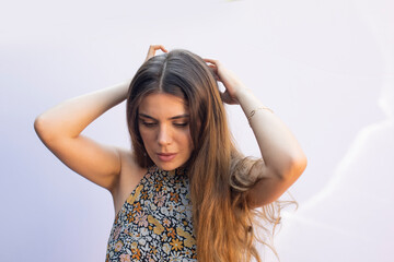 Naklejka premium cute girl playing with her hair