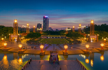 Fototapeta premium Night view of Qiandeng Lake Park, Foshan City, Guangdong Province, China