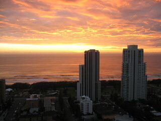 Fototapeta premium sunrise over ocean gold coast australia 