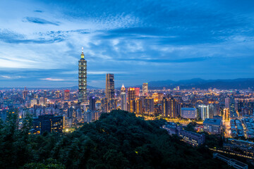 Naklejka premium Taipei 101 Tower at Night, Tajpej, Tajwan