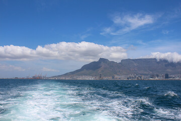 Kapstadt Tafelberg vom Meer aus, von Robben Island