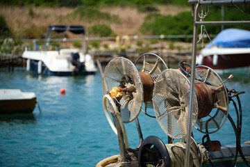 Barca da pesca con le reti