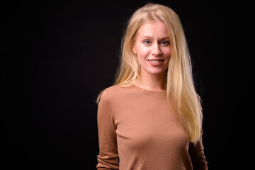 Naklejka premium Portrait of happy beautiful woman with blond hair