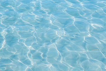 Obraz na płótnie Canvas Blue pool water with sun reflections