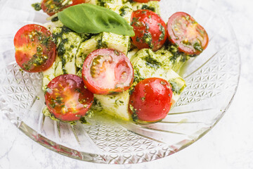 豆腐とトマトのバジルソースサラダ