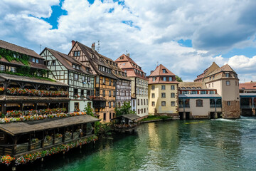 Naklejka premium Le quartier de la Petite France à Strasbourg pendant l'été