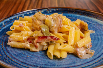 Pasta con pancetta e carciofi