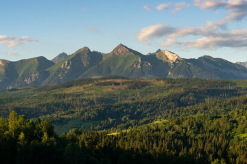 Szczyty Tatr, Widok z przełęczy nad Łapszanką