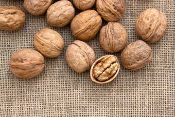 Fresh and organic walnuts on burlap