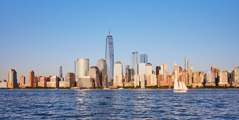 Obraz premium New York City skyline in a beautiful summer afternoon, USA.