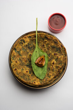 Palak paratha or Spinach flatbread&nbsp;is a Popular Indian breakfast menu