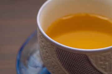 コップに入った冷たいお茶