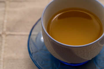 コップに入った冷たいお茶