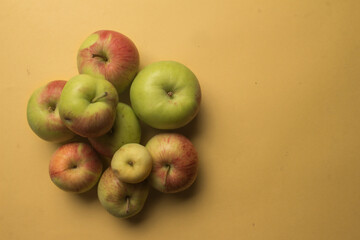 apples on yellow 