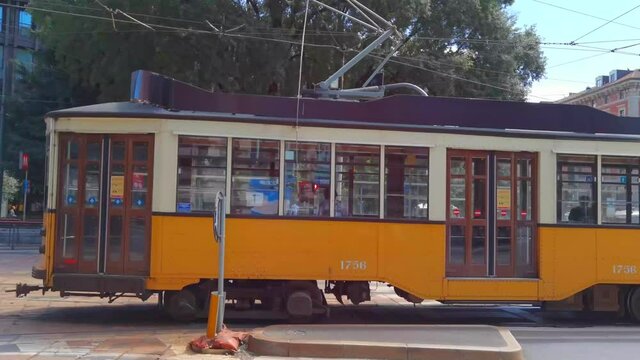 tram giallo milano