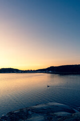 Gefrorenes Eisfläche vor Sonnenuntergang
