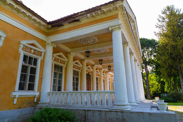 Obraz premium Palace and landscape park ensemble in village Samchyky, Ukraine.