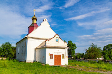 Fototapeta na wymiar Ancient white orthodox church, village Samchyky, Ukraine