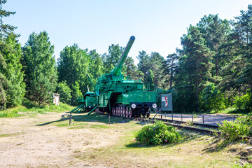 Fototapeta premium Artillery transporters TM-I-180 and TM-III-12 with 305-mm and 180-mm guns. Fort 
