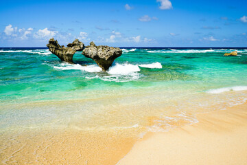 Kouri Island and Heart Rock Okinawa, Japan. - obrazy, fototapety, plakaty