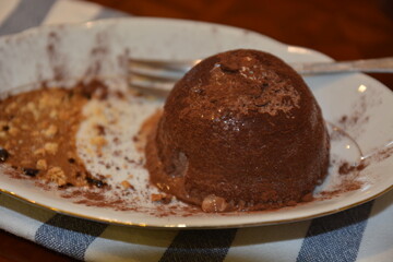gelato tartufo nero con cioccolato e cacao