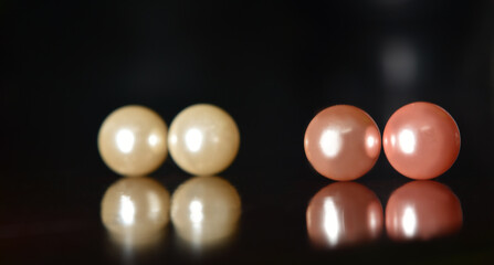 
pearl
A luxurious jewelry made of gold pearl